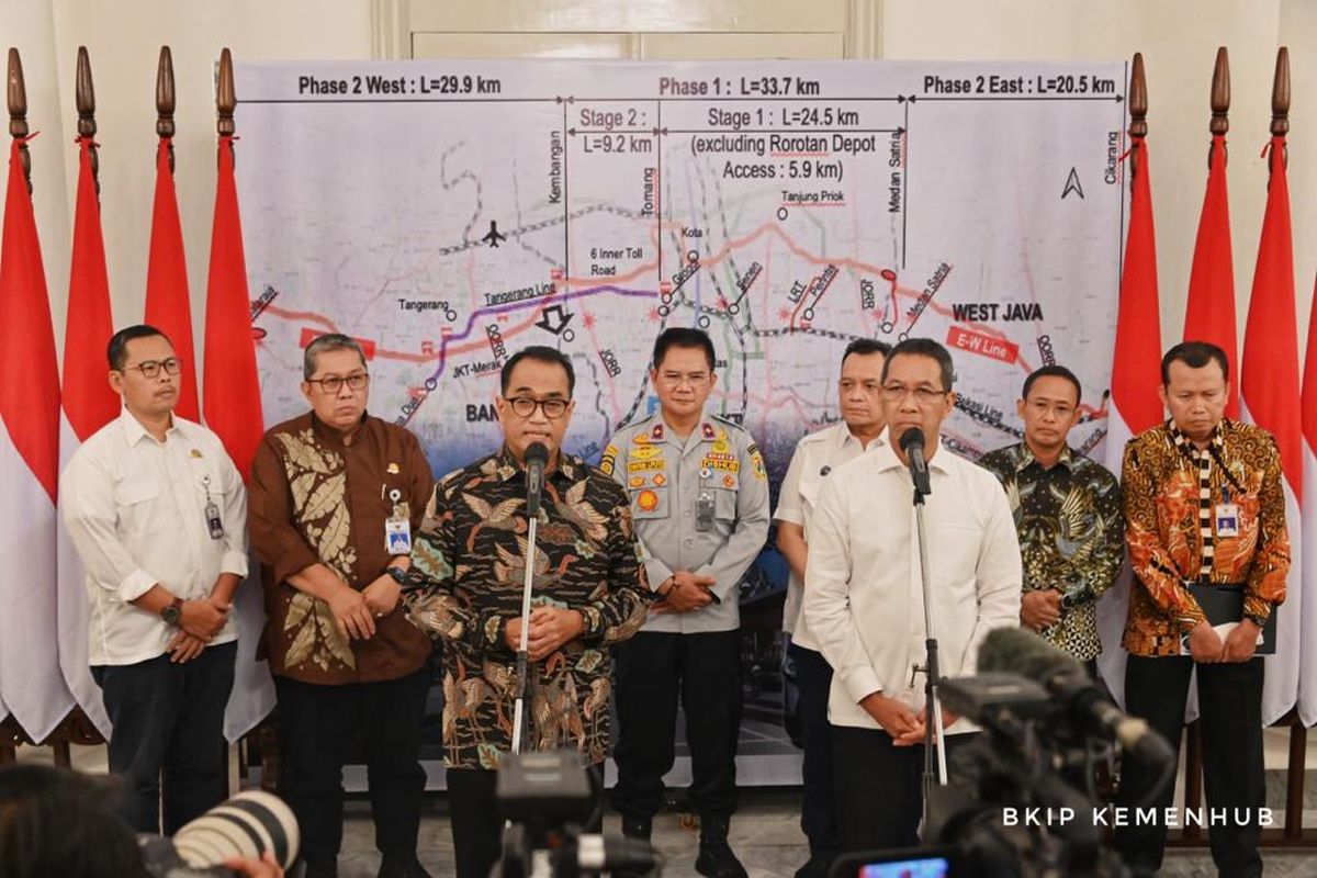 Menteri Perhubungan Budi Karya Sumadi dan PJ Gubernur DKI Jakarta Heru Budi Hartono di Gedung Balaikota, Jakarta, Selasa (7/2/2023).