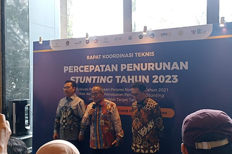 Konferensi pers di sela-sela Rapat Koordinasi Teknik Nasional (Rakorteknas) Tim Percepatan Penurunan Stunting di Jakarta Pusat, Kamis (5/10/2023). 