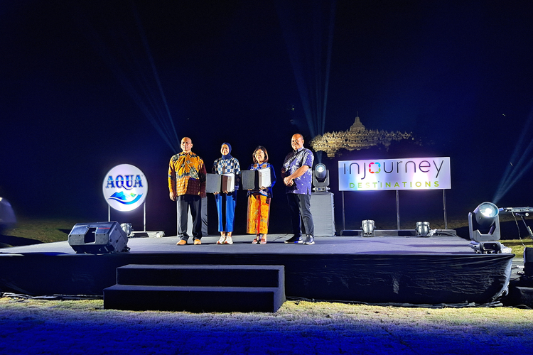 Kolaborasi antara AQUA dan InJourney DM di Taman Lumbini, Candi Borobudur, menandai komitmen bersama untuk pariwisata berkelanjutan dengan fokus pada hidrasi sehat dan pelestarian lingkungan.