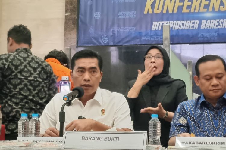 Kepala Badan Reserse Kriminal (Kabareskrim) Polri Komjen Pol Wahyu Widada dalam konferensi pers di Lobi Bareskrim, Mabes Polri, Jakarta, Jumat (28/7/2023).