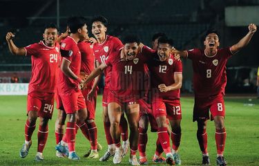 Selebrasi pemain Timnas Indonesia saat Asnawi Mangkualam jadi aktor jebolnya gawang Myanmar yang berbuah bunuh diri Zin Nyi Nyi Aung pada matchday pertama Piala AFF 2024, Senin (9/12/2024) di Stadion Thuwunna YTC. 