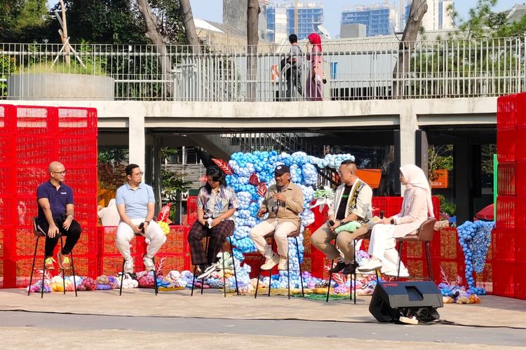 PT Integrasi Transit Jakarta membagikan aksi cinta lingkungan melalui rangkaian kegiatan bertajuk Eartheart. 