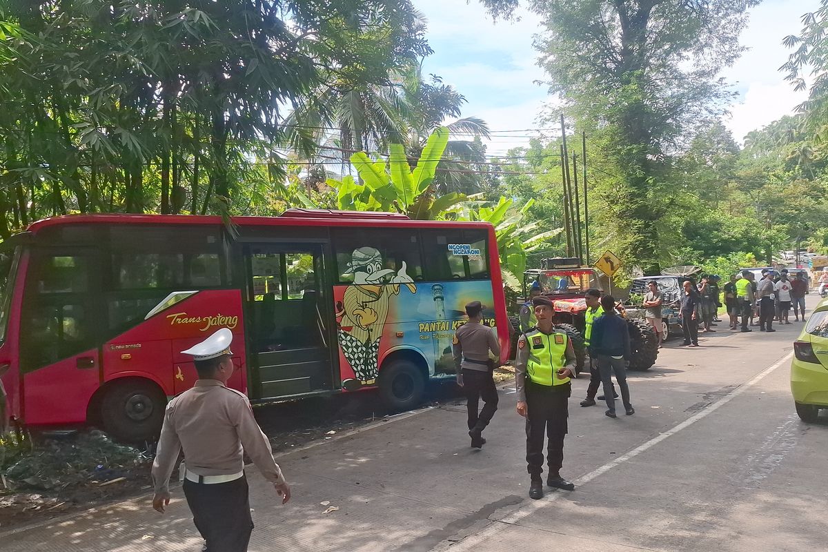 Kecelakaan lalu lintas tragis terjadi di jalur Purworejo–Magelang pada pagi hari sekitar pukul 08.10 WIB pada Sabtu (11/4/2026) melibatkan Trans Jateng.