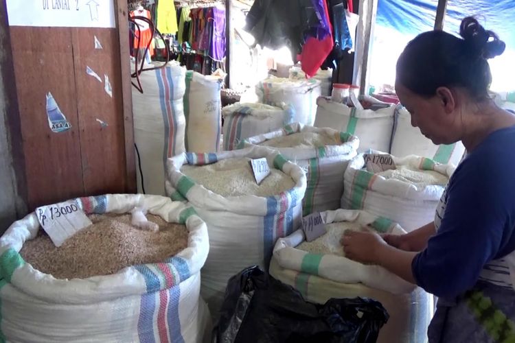 Kenaikan harga beras ketan menembus Rp 20.000 per kilogram di Parepare.