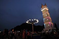 4 Wisata Malam di Bukittinggi, Mampir ke Lapangan Kantin