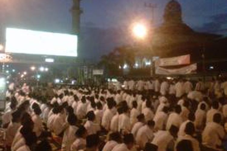 Ilustrasi: Ribuan umat islam Kediri, Jawa Timur, menggelar doa bersama dalam perayaan 1 Muharram, Senin (4/11/2013).