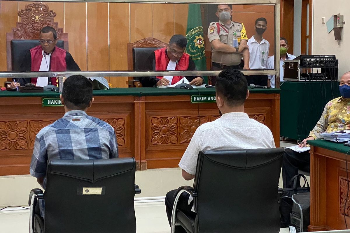 Aiptu Janto Situmorang dan Muhamad Nasir menjadi saksi dalam persidangan mantan Kapolda Sumatera Barat, Irjen Teddy Minahasa di PN Jakarta Barat, Senin (20/2/2023). 