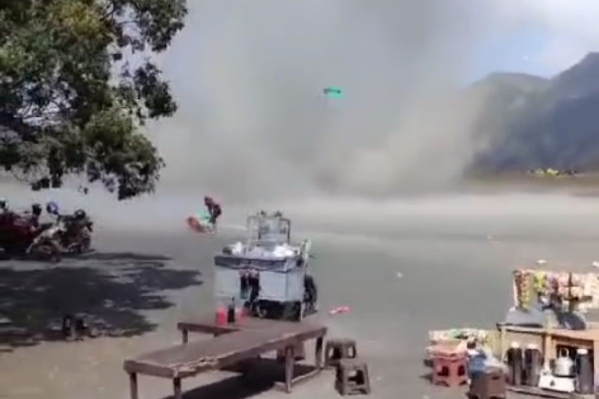 Potongan video yang memperlihatkan fenomena dust devil di di kawasan Gunung Bromo