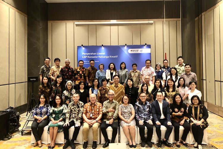 LSP Konselor Keluarga Kreatif usai konferensi persnya di Hotel Hilton Garden Inn, Jakarta, Sabtu (25/3/2023). 