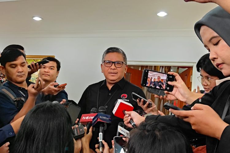 Sekretaris Jenderal PDI-P Hasto Kristiyanto ditemui di Kantor DPP PDI-P, Jalan Diponegoro, Jakarta Pusat, Senin (25/9/2023).
