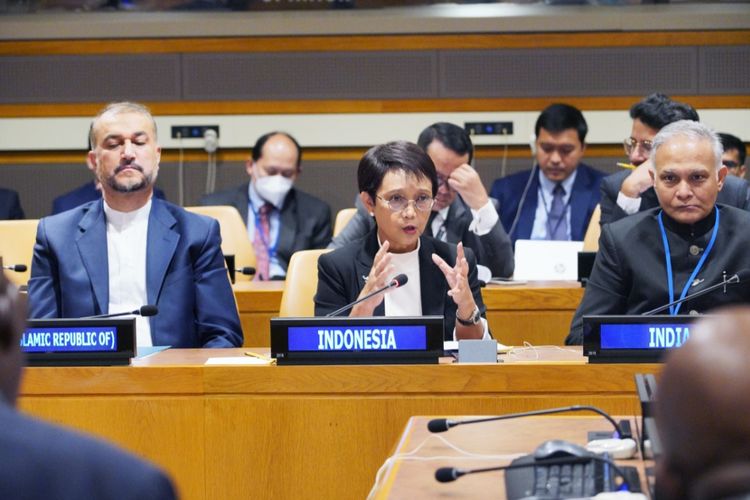 Indonesia's Foreign Minister Retno Marsudi (center) touches on the issue of Palestine independence during the Foreign Ministers' Meeting of the Non-Aligned Movement (NAM) in New York on Saturday, September 24, 2022. 
