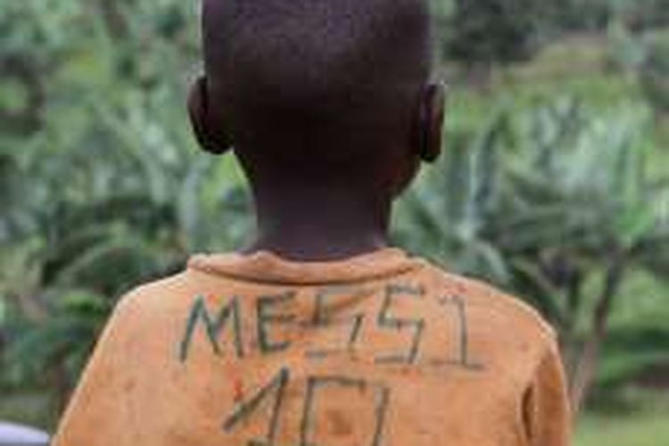 Bocah berusia 7 tahun, Jean-Petit, sangat mengidolakan Lionel Messi. 