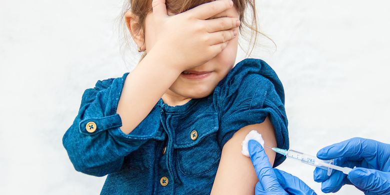 Ilustrasi uji klinis vaksin corona pada anak. Dokter pediatrik menilai uji vaksin Covid-19 pada anak juga perlu segera dimulai.