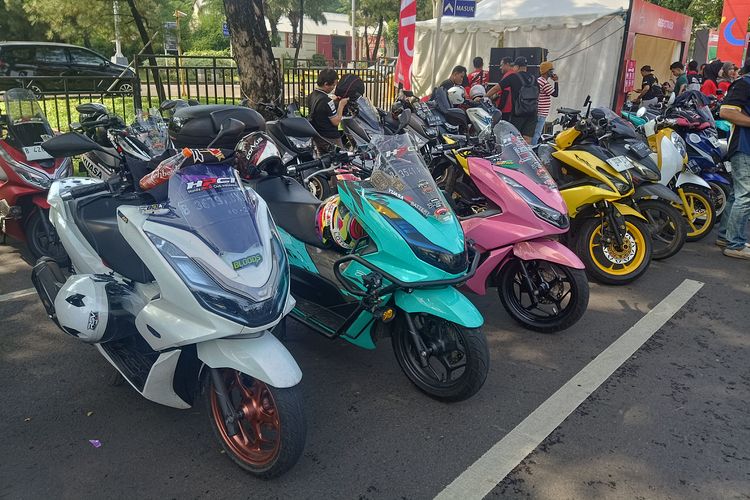 Komunitas motor yang ikut Rolling Thunder di acara Daihatsu Kumpul Sahabat Bekasi