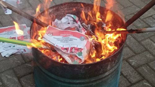 Jelang Pilkada, KPU Kota Malang Bakar 1.064 Surat Suara