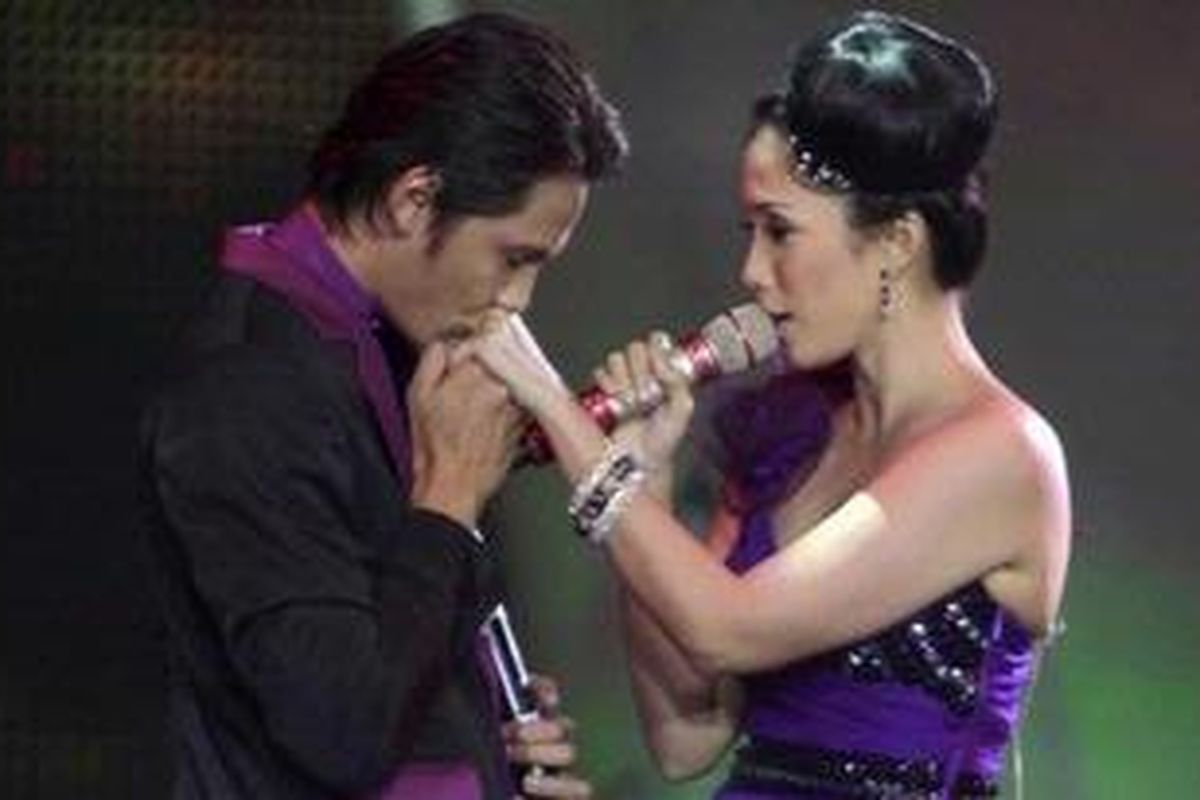 Ussy Sulistiawaty dan Andhika Pratama