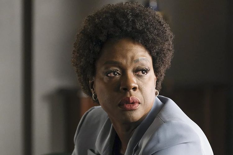 Viola Davis berperan sebagai Annalise Keating dalam serial drama kriminal, How to Get Away with Murder.