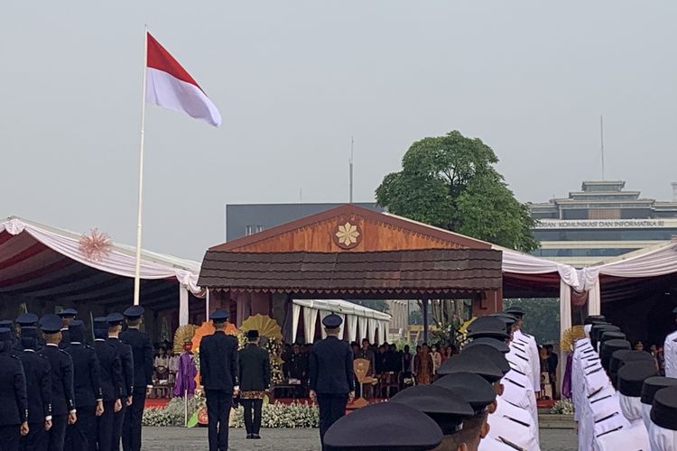 Penjabat (Pj) Gubernur DKI Jakarta Heru Budi Hartono menjadi inspektur memimpin peringatan upacara Hari Ulang Tahun (HUT) ke-497 DKI Jakarta yang digelar di area Monas, Jakarta Pusat, Sabtu (22/6/2024).