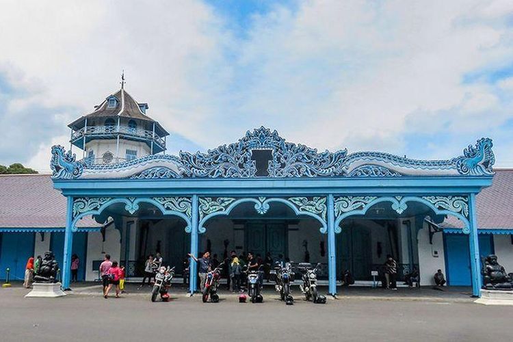 Museum Keraton Surakarta Hadiningrat atau Museum Keraton Kasunanan Surakarta 
