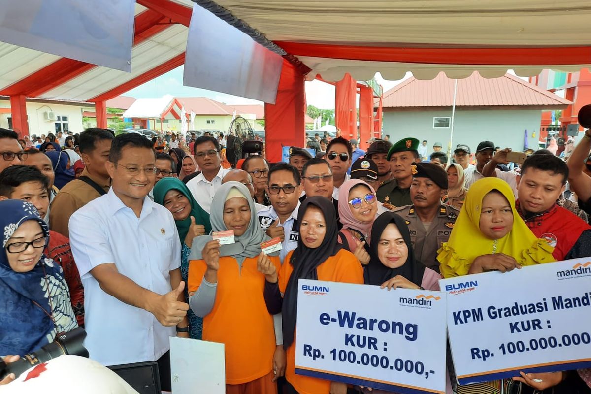 Peresmian LRSKPN dan LRSODH, serta pencairan Sembako Murah, di Jalan Poros Cikoang, Desa Pattopakang, Mangara Bombang, Kabupaten Takalar, Rabu (12/2/2020).