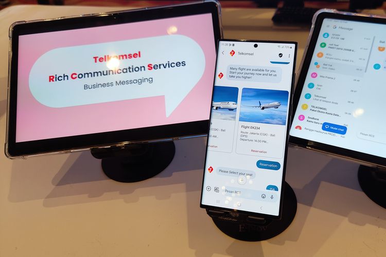 Layanan RCS Business Messaging dari Telkomsel dipamerkan di Solution Day 2024, Kamis (22/2/2024).