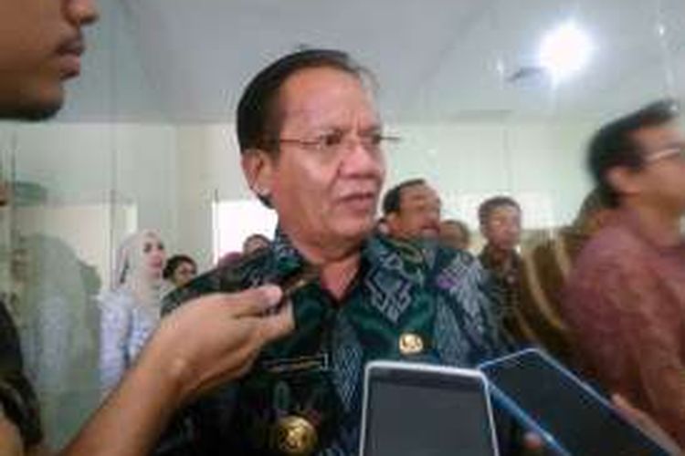 Gubernur Sulawesi Tengah Longki Djanggola usai pengukuhan TPAKD Sulteng, di Palu, Sulawesi Tengah, Kamis (22/9/2016).