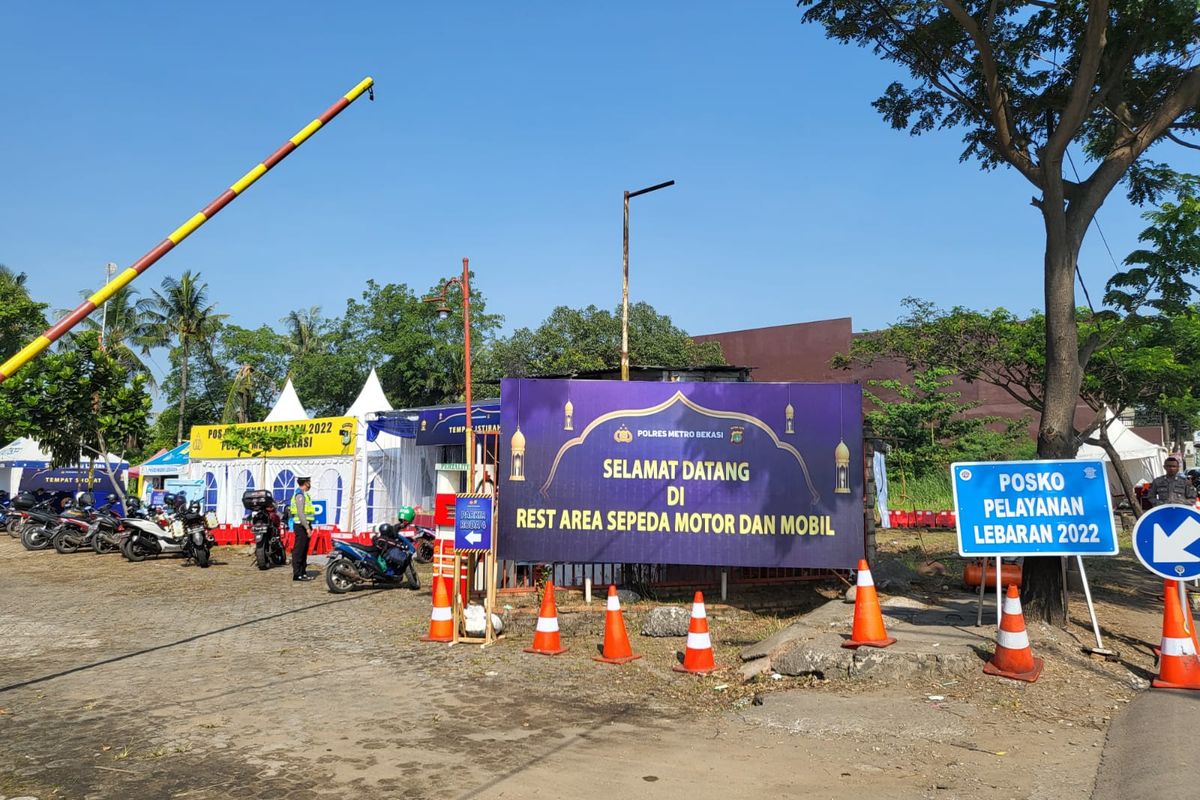 Pemindahan Pos Pelayanan arus balik Lebaran 2022 yang semula di PT Indo Beras Unggul, Kedungwaringin, Kabupaten ke Dion Waterboom, Desa Tanjung Baru, Cikarang Timur, Kabupaten Bekasi. Pemindahan pos pelayanan ini terkait dengan arus balik yang diprediksi akan berlaku pada tanggal 6 hingga 8 Mei 2022. (KOMPAS.com/Dokumentasi Pribadi).