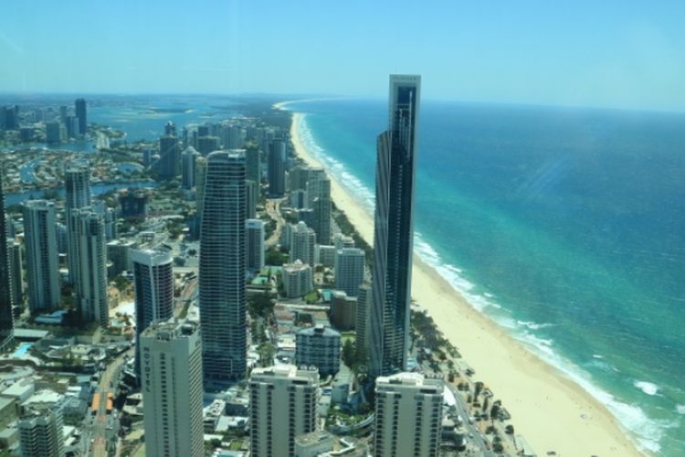 Panorama kota Gold Coast, Australia dilihat dari Skypoin Observation Deck di Gedung Q1.