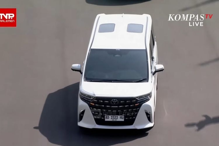 Toyota Alphard Gibran Rakabuming saat datang ke pelantikan Wakil Presiden RI