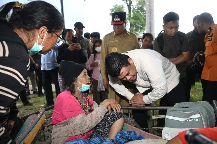 280 Penduduk Desa Suka Tengah Dievakuasi  Akibat Erupsi Sinabung, Bobby: Tetap Sabar, Kebutuhan Dijamin