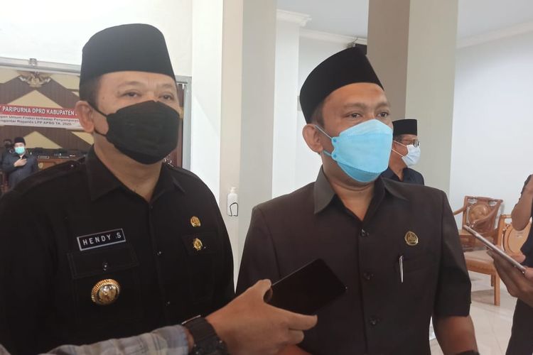 Bupati Jember Hendy Siswanto  saat ditemui di DPRD Jember  