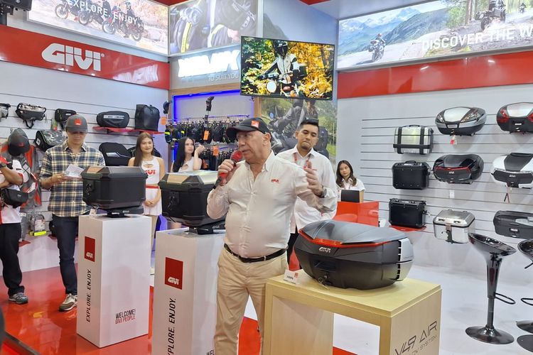 Merek boks motor GIVI di IMOS 2025.