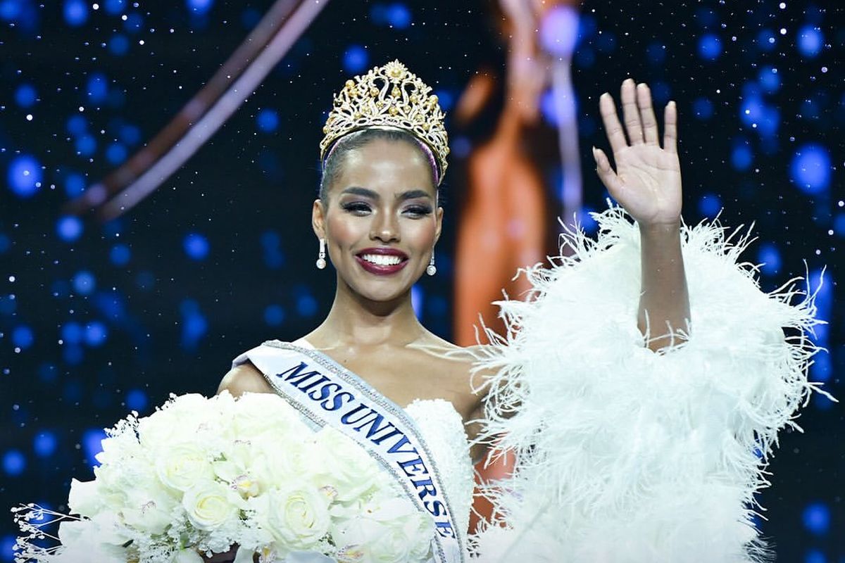 Chelsea Manalo dinobatkan sebagai Miss Universe Filipina 2024, pada Rabu (22/5/2024) lalu. Chelsea merupakan perempuan kulit hitam pertama yang menjuarai kontes kecantikan tersebut. 