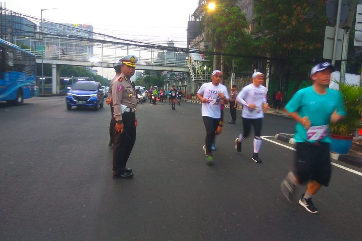 Polri lakukan pengamanan kegiatan Electric Run di Jl. Gajah Mada dan Jl. Hayam Wuruk, Minggu (27/10/2019) pukul 06.38 WIB.