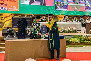 Lulus S1 Unjani, Bupati Bandung Barat: Di Kantor pun Saya Sambil Kuliah