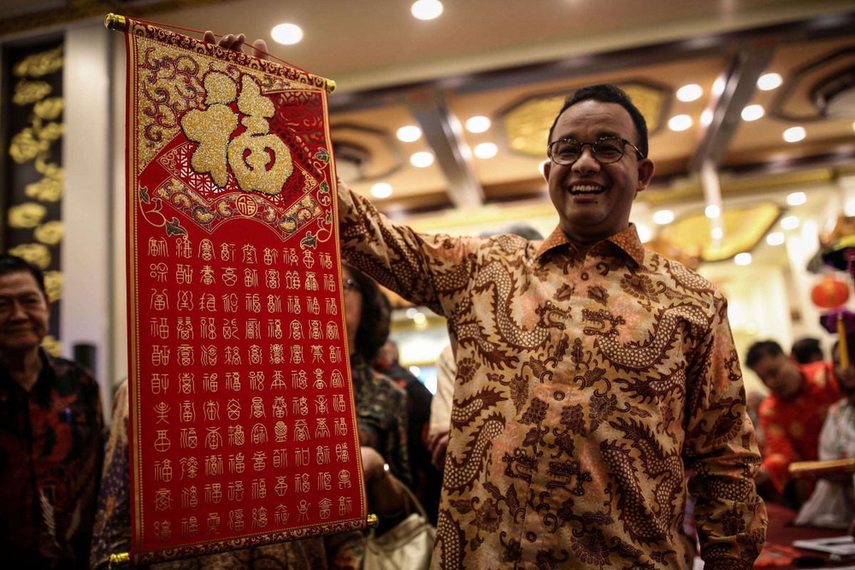 Gubernur DKI Jakarta Anies Baswedan menghadiri perayaan Cap Go Meh di Jalan Pancoran, Petak Sembilan, Glodok, Jakarta Barat, Selasa (19/2/2019). Perayaan Cap Go Meh bertajuk Festival Pecinan ini berlangsung hingga Rabu (20/2/2019).