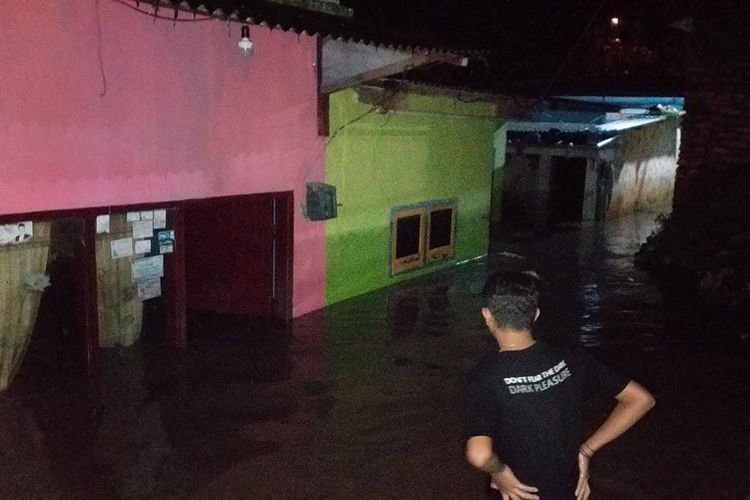Hujan deras yang mengguyur Jember membuat sungai bedadung banjir di tujuh kecamatan pada Jumat (29/1/2021)