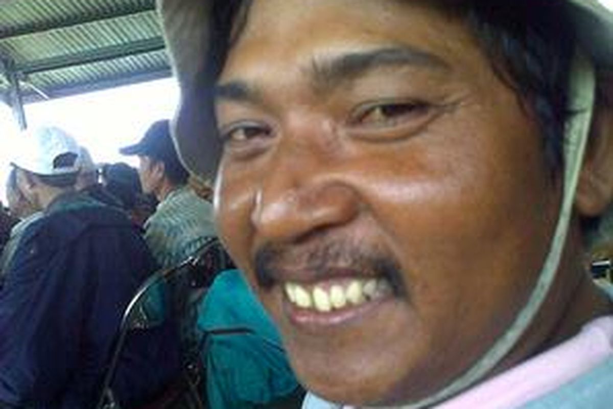 Sukanto, nelayan Cilincing yang kesehariannya sering tidak mendapat ikan. Sehingga untuk memenuhi kebutuhan hidupnya kerap utang.