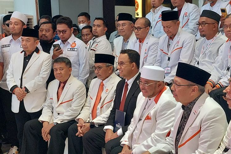Anies Baswedan dan Presiden PKS Ahmad Syaikhu duduk bersama ketika deklarasi Anies menjadi bakal Capres 2024 di kantor DPP PKS, Kamis (23/2/2023). 