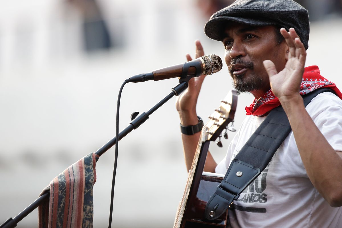 Penyanyi Glenn Fredly tampil dalam Pekan Kebudayaan Nasional di istora Senayan Jakarta, Jumat (11/10/2019). 