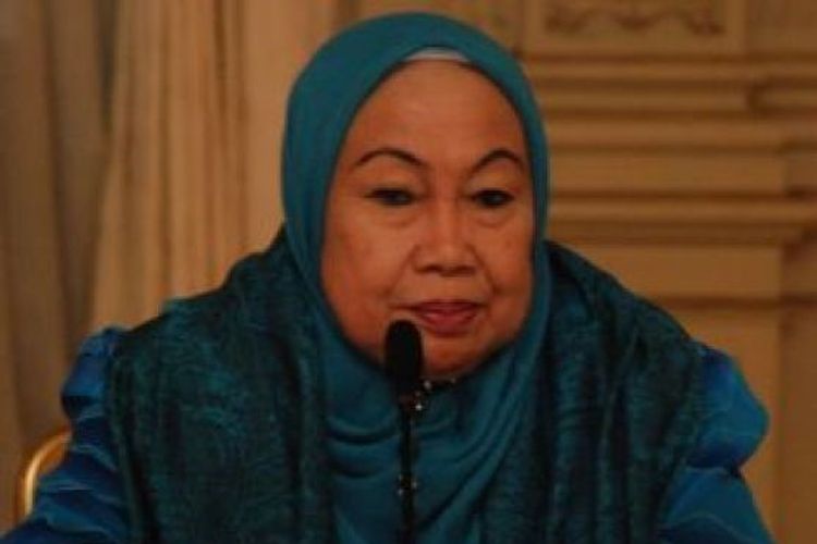 Tuty Alawiyah pendiri Badan Kontak Majelis Taklim (BKMT) pada 1 Januari 1981 