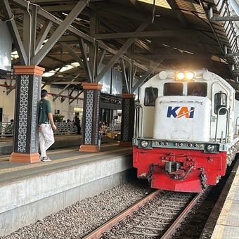 ilustrasi kereta api. 
