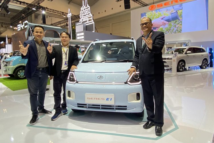 PT Sokonindo Automobile, selaku produsen Agen Pemegang Merk (APM) DFSK dan Seres hari ini menandatangani kerjasama (MOU) dengan PT Exelly Elektrik Indonesia (Voltron Indonesia) di ajang Gaikindo Indonesia International Auto Show (GIIAS) 2024.