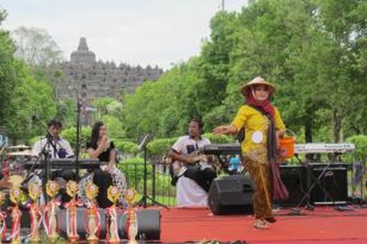 Ajang pemilihan Ratu Jamu Gendong dan Jamu Gendong Teladan Indonesia 2014 digelar di zona II Taman Wisata Candi Borobudur, Kabupaten Magelang, Jawa Tengah, Minggu (7/12/2014).