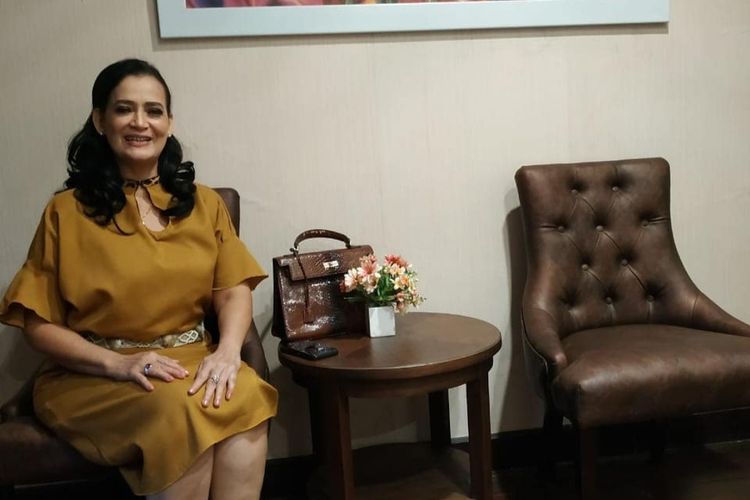 Artis Ivanka Suwandi diduga menjadi korban penipuan mafia properti di Bali. 