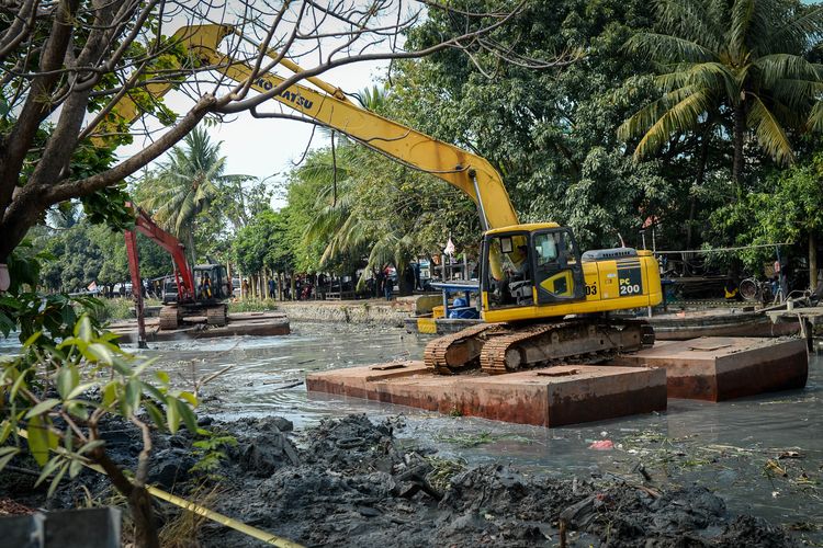 Sungai Cibanten Dinormalisasi, 190 Ribu Kubik Sedimen Dikeruk dan 80 Bangkai Kapal Ikut Dibersihkan