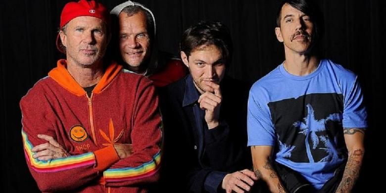 Para personel Red Hot Chili Peppes: (dari kiri ke kanan) drummer Chad Smith, pemain bas Flea, gitaris Josh Klinghoffer, dan vokalis Anthony Kiedis.