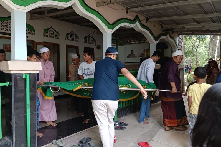 Jenazah korban kebakaran, T (10), telah dimakamkan di TPU Kramat Pulo Jahe, Jatinegara, Cakung, Jakarta Timur, Jumat (2/6/2023).