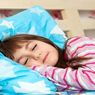 Kapan Usia yang Tepat Melatih Anak Tidur Sendiri?