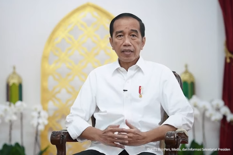 Jokowi pastikan, kebijakan ganjil genap, one way dan larangan truk masuk jalan tol tetap diberlakukan saat arus balik. Hal ini disampaikan Jokowi pada Selasa (3/5/2022).